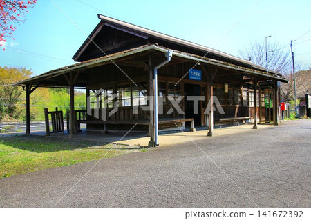 Springtime at the historic Kamikami Station on the Watarase Keikoku Railway 141672392