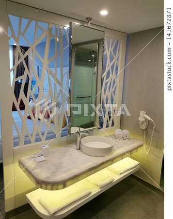Elegant hotel bathroom interior with unique decor Elegant hotel bathroom interior with unique decor 141672871