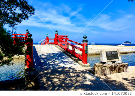 [Kagawa] Summer in Sanuki City: The Wish-Fulfilling Bridge at Tsuda no Matsubara 141673052