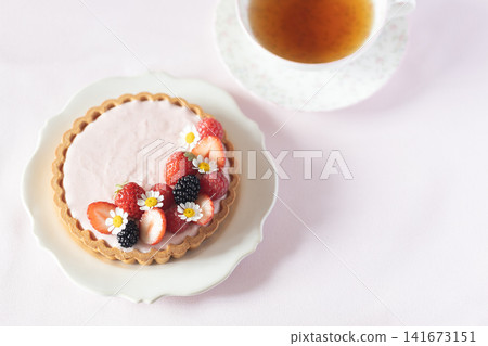 Cute strawberry tart Cute strawberry tart 141673151