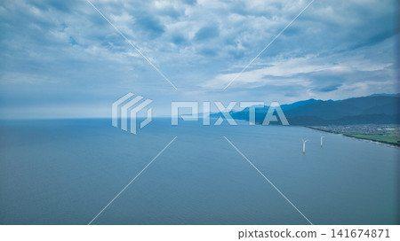 The scene at Shimoshinkawa Beach in Toyama Prefecture, where temperatures and humidity are high before the end of the rainy season. The scene at Shimoshinkawa Beach in Toyama Prefecture, where temperatures and humidity are high before the end of the rainy season. 141674871