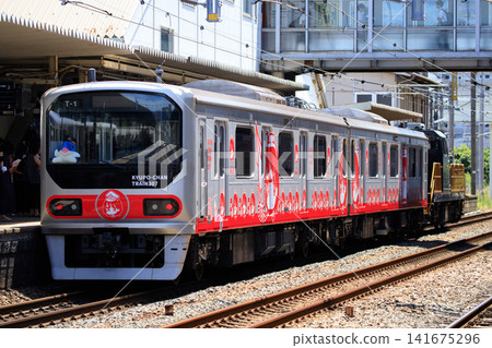 A 307 series train (JR Kyushu) is pulled by a DD200 diesel locomotive as it passes through Kashii Station. A 307 series train (JR Kyushu) is pulled by a DD200 diesel locomotive as it passes through Kashii Station. 141675296