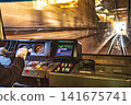 從火車駕駛座看到的隧道內部景象；火車司機的影像。 141675741