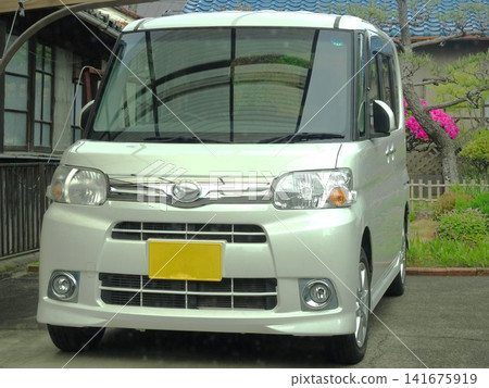 白色輕型車 白色輕型車 141675919