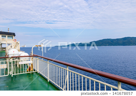 從佐渡島渡輪上看到的夏日景色 從佐渡島渡輪上看到的夏日景色 141678057