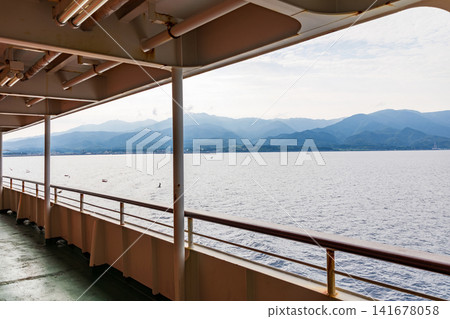 從佐渡島渡輪上看到的夏日景色 141678058