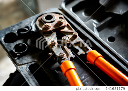 hydraulic press tool with th jaws for pipe fittings 141681179