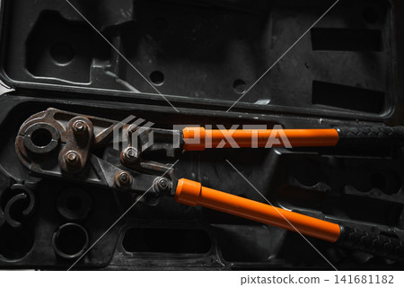 hydraulic press tool with th jaws for pipe fittings 141681182