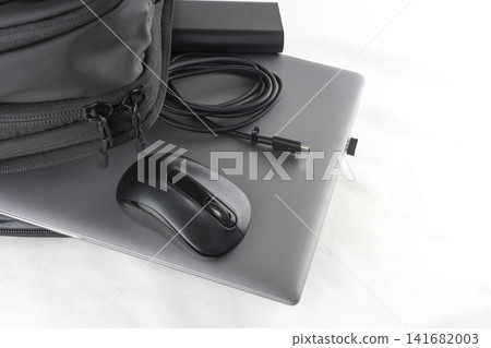 Image of taking a laptop out of a business backpack_mouse Image of taking a laptop out of a business backpack_mouse 141682003