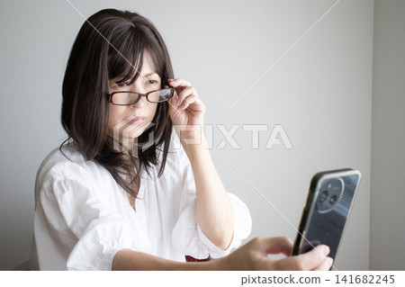 Image of presbyopia (2) 141682245