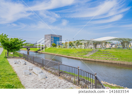 從今浦川沿岸看到的磐田市城市景觀(靜岡縣) 從今浦川沿岸看到的磐田市城市景觀(靜岡縣) 141683554