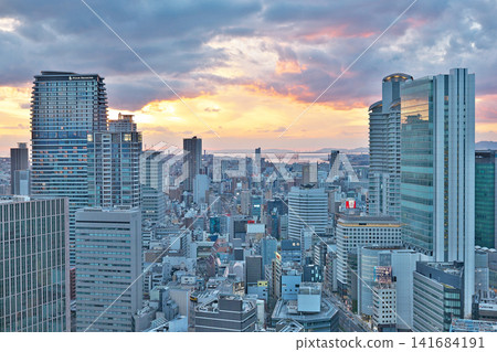 【大阪站3號樓眺望(傍晚景色)】大阪府大阪市北區梅田 【大阪站3號樓眺望(傍晚景色)】大阪府大阪市北區梅田 141684191
