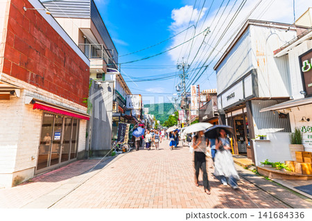 舊輕井澤的主要街道:盛夏時的舊輕井澤銀座街 舊輕井澤的主要街道:盛夏時的舊輕井澤銀座街 141684336
