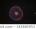 以橙色繪製美麗拋物線的煙花 141685051