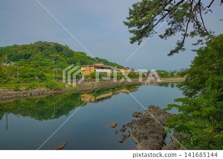 清晨沿著宇治川漫步 清晨沿著宇治川漫步 141685144