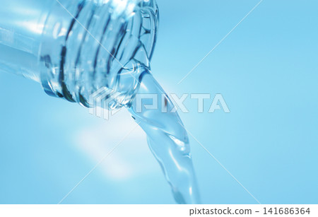 Pour in mineral water from a glass bottle. Pour in mineral water from a glass bottle. 141686364