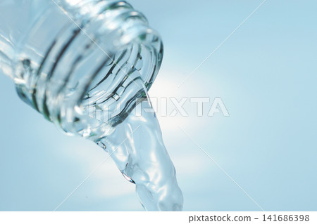Pour in mineral water from a glass bottle. Pour in mineral water from a glass bottle. 141686398