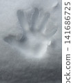 雪地上的手印 141686725