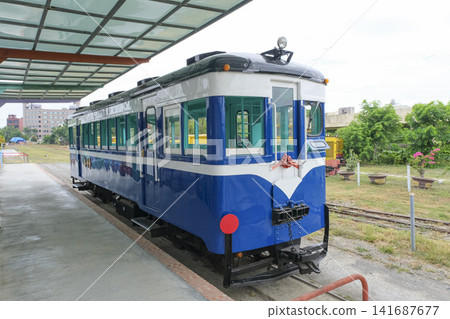 新營鐵路文化公園保存的日本製造柴油動車組 新營鐵路文化公園保存的日本製造柴油動車組 141687677