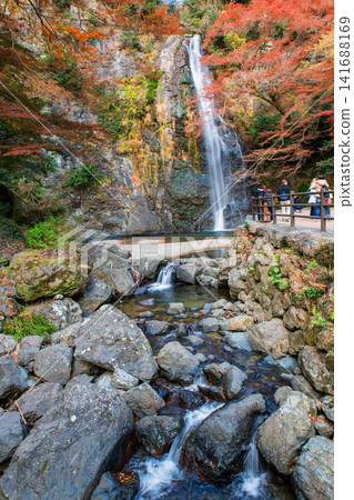 Tourists at Minoh waterfall viewpoint with colorful fall leaf, Osaka Tourists at Minoh waterfall viewpoint with colorful fall leaf, Osaka 141688169