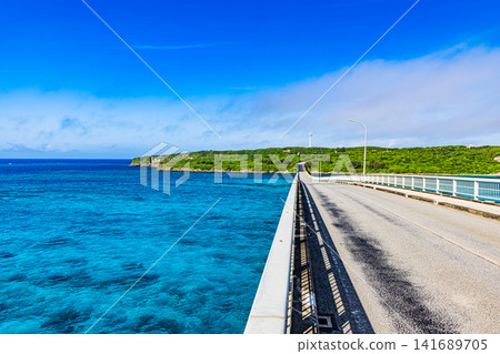 A spectacular view from Kurima Bridge in Miyako Island A spectacular view from Kurima Bridge in Miyako Island 141689705