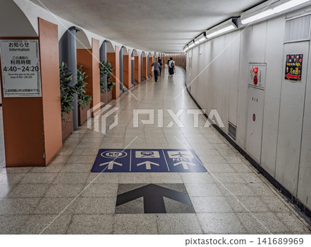 從JR上野站到京成上野站的地下連接通道 從JR上野站到京成上野站的地下連接通道 141689969