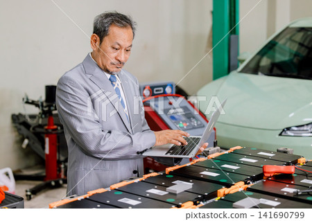 Japanese senior lead engineer study Chinese EV car battery design for develop EV power technology Japanese senior lead engineer study Chinese EV car battery design for develop EV power technology 141690799
