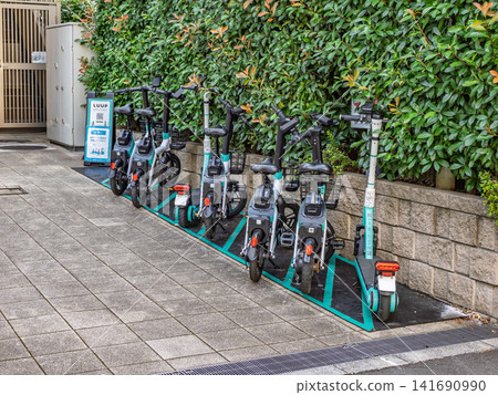 [LUUP] Sharing service for electric assist bicycles and electric kickboards that allows reservations and payments using smartphones 141690990
