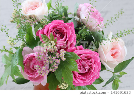 A chic rose arrangement A chic rose arrangement 141691623
