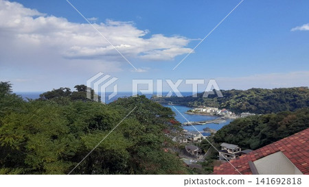 從這裡可以俯瞰卡瓦納港鎮的大海和豐富的自然風光。 141692818