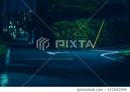 寧靜的夜街和基礎設施 寧靜的夜街和基礎設施 141692946