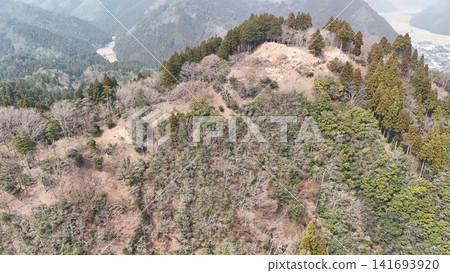 Aerial view of Wakasa Onigajo Castle in Wakasa-cho, Yazu-gun, Tottori Prefecture: View of the castle grounds and stone walls. Aerial view of Wakasa Onigajo Castle in Wakasa-cho, Yazu-gun, Tottori Prefecture: View of the castle grounds and stone walls. 141693920