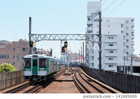 JR四國1200系列車，1256號車廂，在JR佐古站附近運行。 141695089