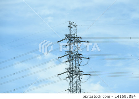 藍天下的輸電塔 藍天下的輸電塔 141695884