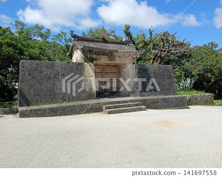 gate? gate? 141697558
