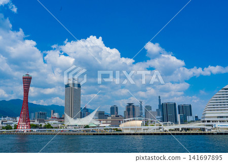 神戶市:盛夏時的神戶港與神戶港塔 神戶市:盛夏時的神戶港與神戶港塔 141697895