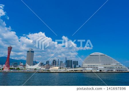 神戶市:盛夏時的神戶港與神戶港塔 神戶市:盛夏時的神戶港與神戶港塔 141697896