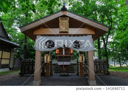 若宮八幡愛宕神社,位於北海道旭川市旭川神社內。 若宮八幡愛宕神社,位於北海道旭川市旭川神社內。 141698711