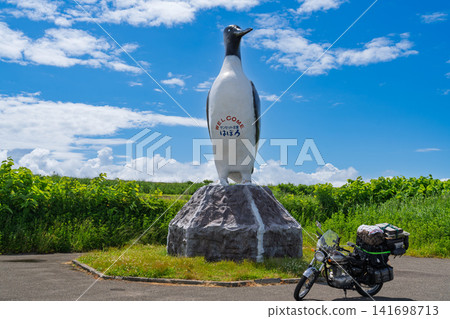 Orolon bird monument and touring bikes, Haboro Town, Hokkaido Orolon bird monument and touring bikes, Haboro Town, Hokkaido 141698713
