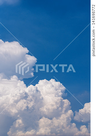 蔚藍的天空中，壯麗的積雲正在形成 141698772