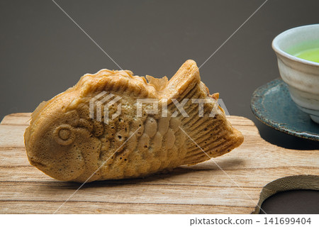 Enjoy delicious taiyaki with tea. Enjoy delicious taiyaki with tea. 141699404