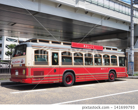 Akaikutsu (tour bus for sightseeing spots) Akaikutsu (tour bus for sightseeing spots) 141699793