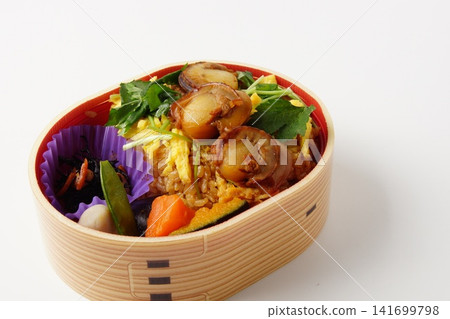 Scallop rice in a wooden box Scallop rice in a wooden box 141699798