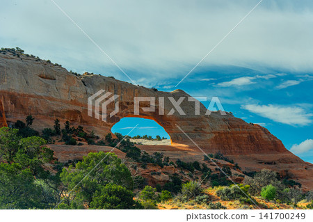 The majestic mesas and red rock formations of Canyolands National Park (Moab, Utah) The majestic mesas and red rock formations of Canyolands National Park (Moab, Utah) 141700249