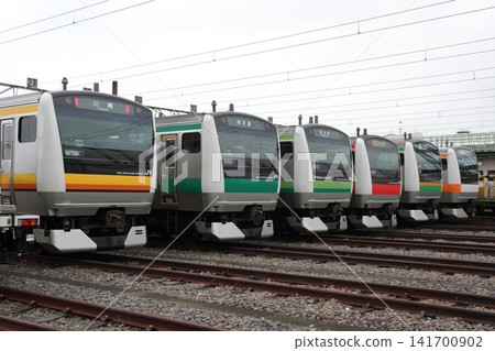 E233系列列車在川越車輛段集結。 E233系列列車在川越車輛段集結。 141700902