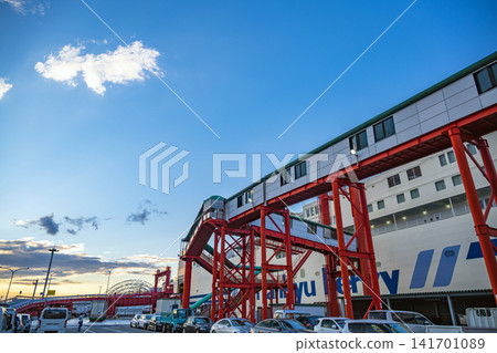 登船橋和渡輪 登船橋和渡輪 141701089
