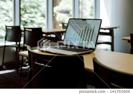 A graph screen on a laptop, a classroom scene. A graph screen on a laptop, a classroom scene. 141701609