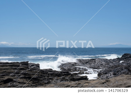 Rough waves crashing against the rocky shores of Jogashima Island in Kanagawa Prefecture Rough waves crashing against the rocky shores of Jogashima Island in Kanagawa Prefecture 141706329