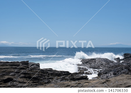 Rough waves crashing against the rocky shores of Jogashima Island in Kanagawa Prefecture Rough waves crashing against the rocky shores of Jogashima Island in Kanagawa Prefecture 141706330