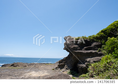 神奈川縣城島的岩石地形。 神奈川縣城島的岩石地形。 141706385